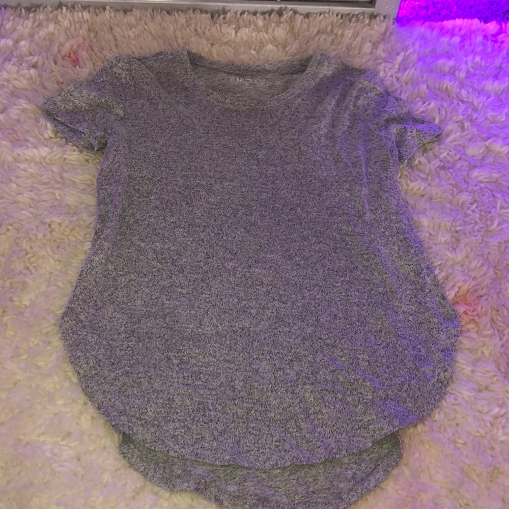 SUPER Comfy gray simple tee!